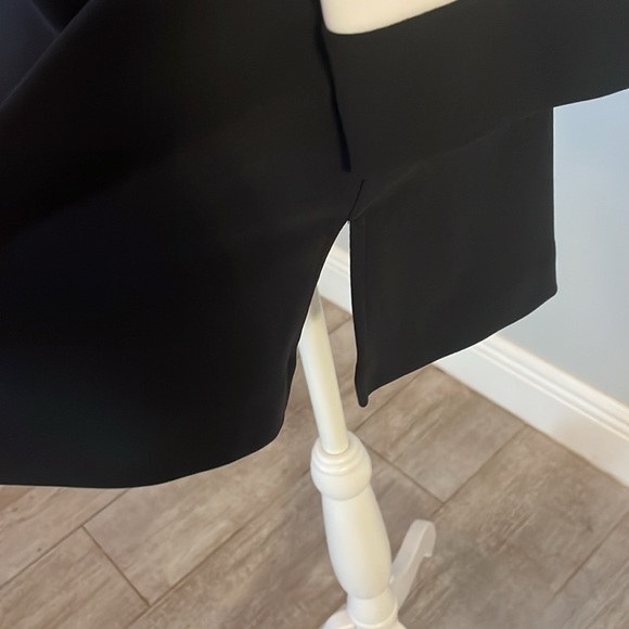 [Boston Proper] Black/White Cold Shoulder Blouse - Size Small - Picture 3 of 6